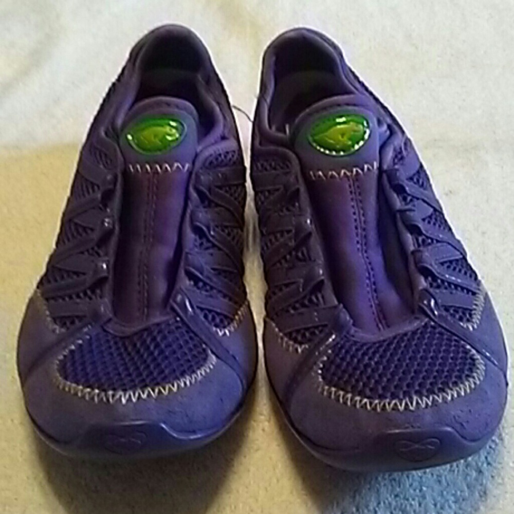 SIZE 7 ROCKET DOG SNEAKERS